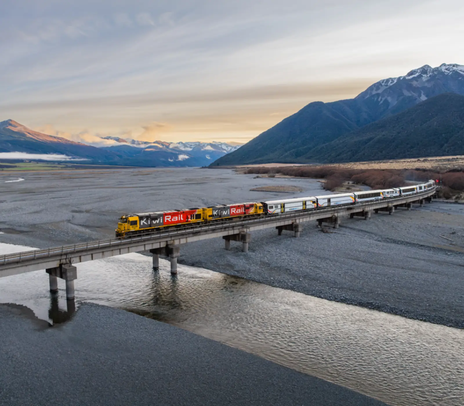 Alps and Lakes of the South Island: 7 day New Zealand guided coach tour