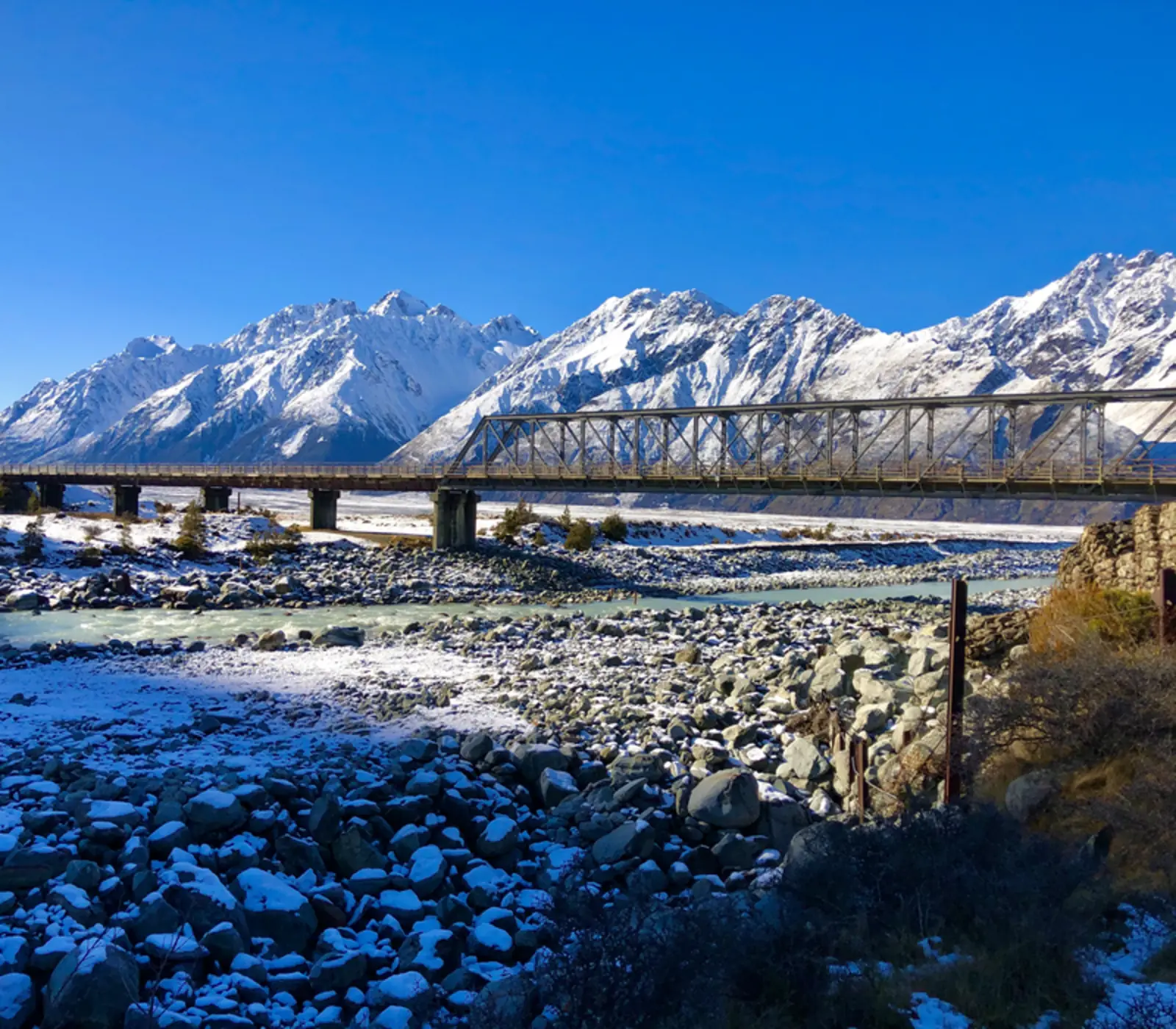 City, Mountains and Milford Sound Getaway: 3 day New Zealand guided coach tour