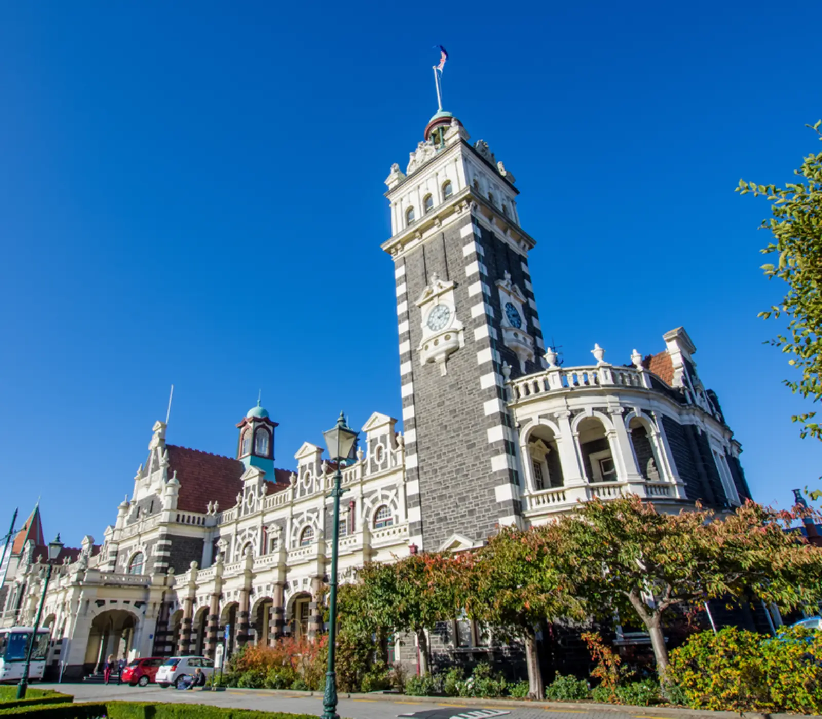 Dunedin, Queenstown, Milford Sound and Glaciers Tour: 6 day New Zealand guided coach tour