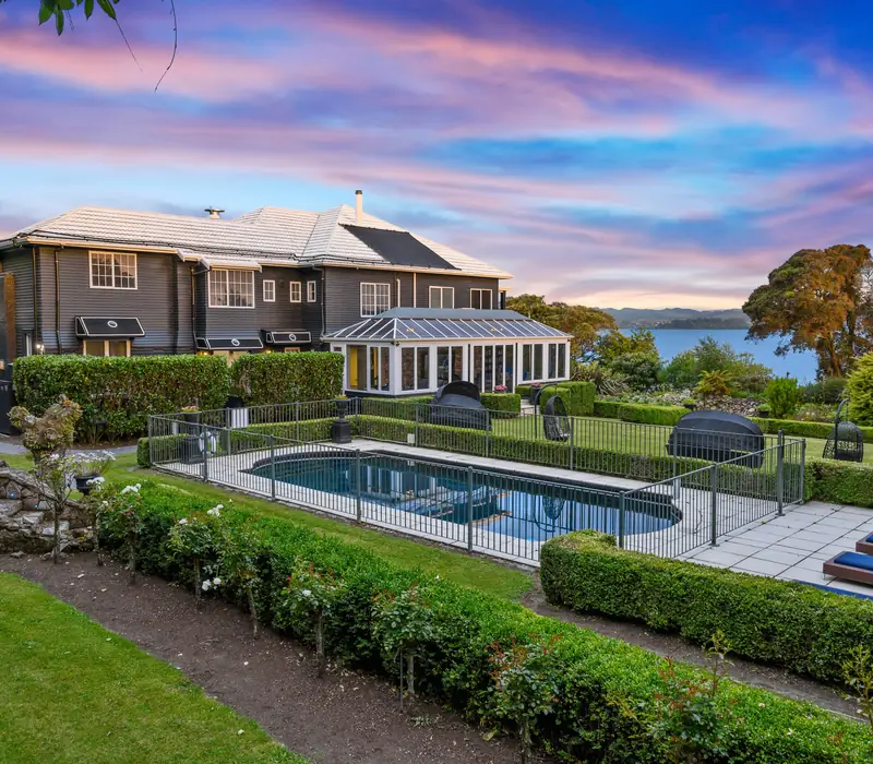 Black Swan Lakeside Boutique Hotel