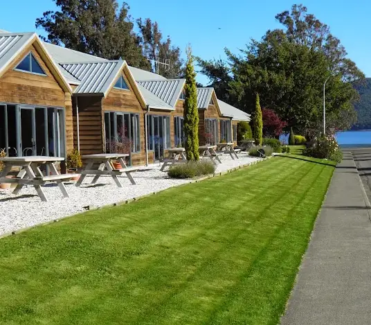 Lakefront Lodge