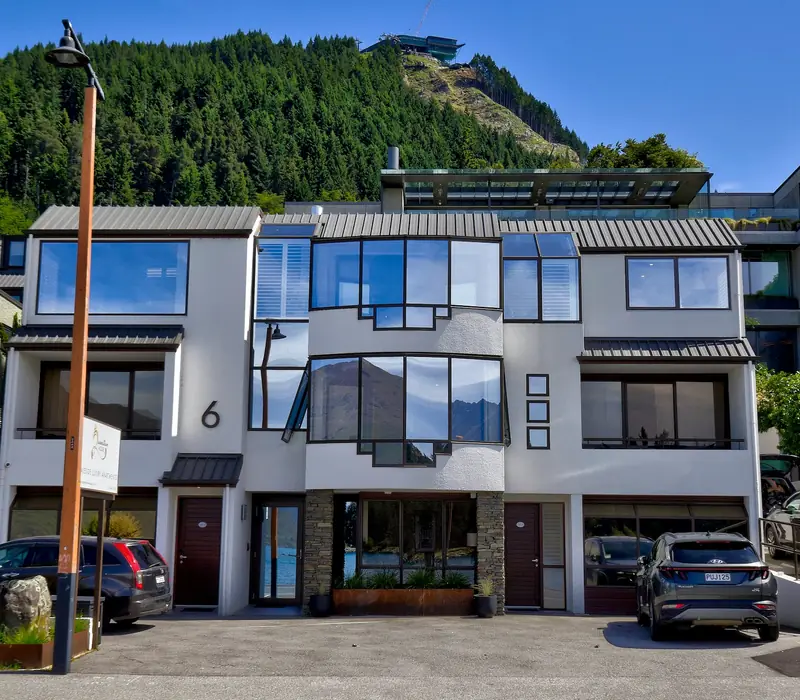 Queenstown House Lakeside Luxury Apartments
