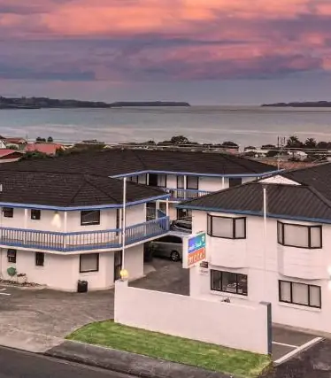 Snells Beach Motel