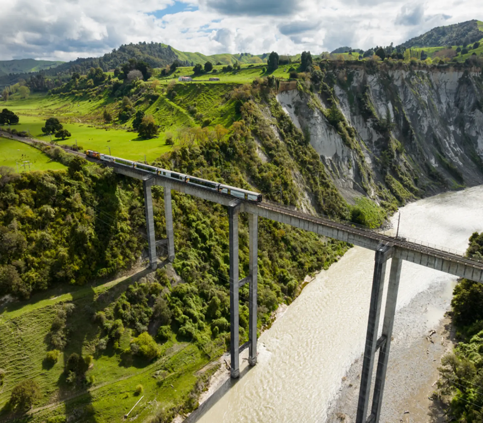Day 4 of North Island Circuit: The Northern Explorer Scenic Train: Wellington to Auckland